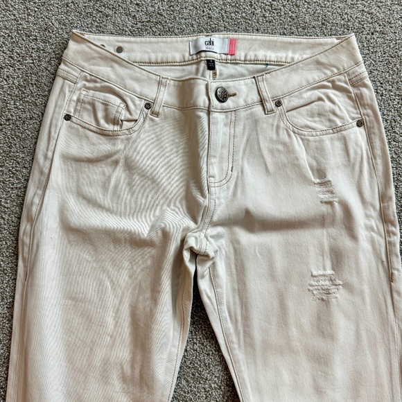 cabi Slim Boyfriend Jeans, #5089, winter white, 8, EUC, slightly distressed - Picture 3 of 7